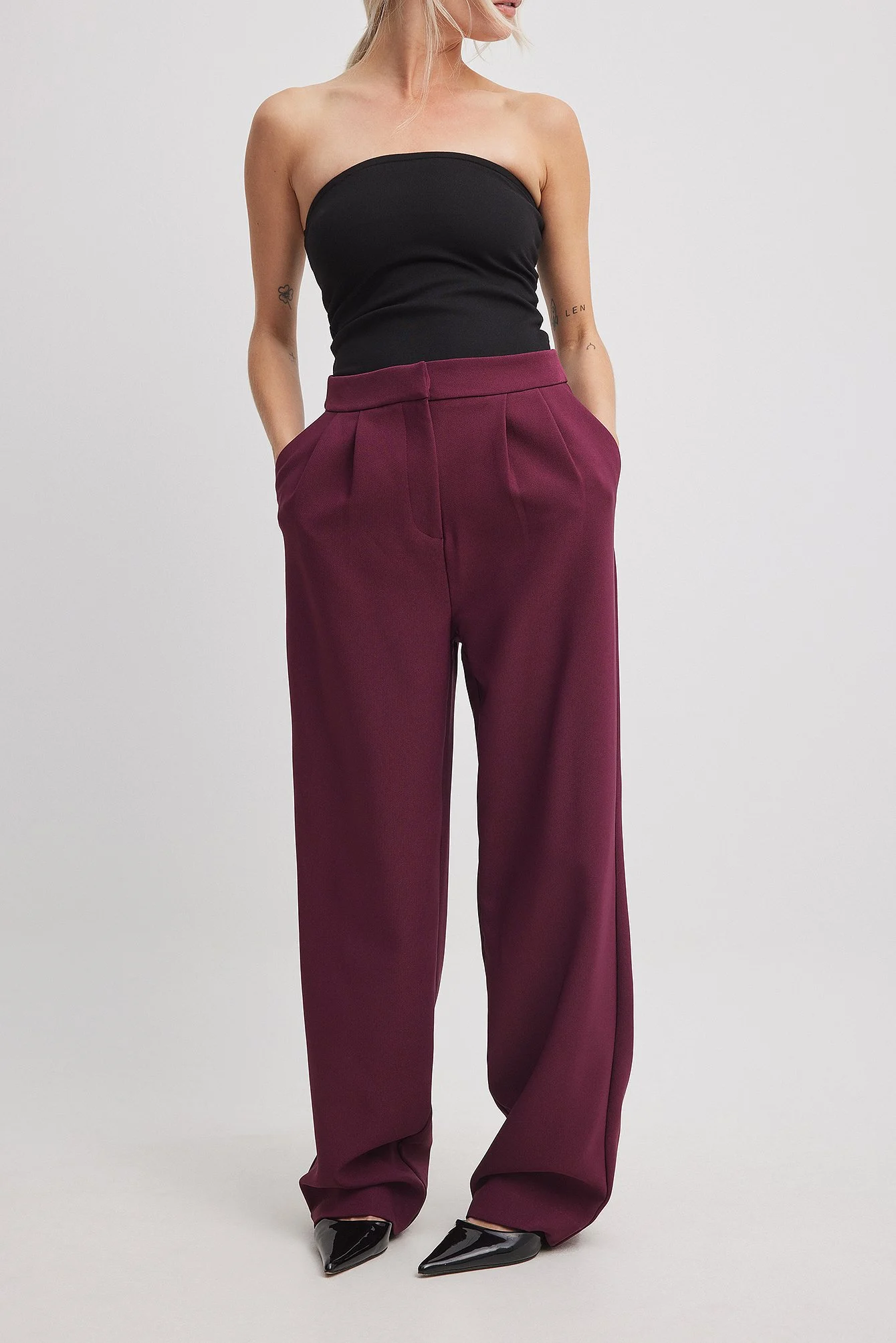 Recycelte plissierte Anzughose mit hoher Taille