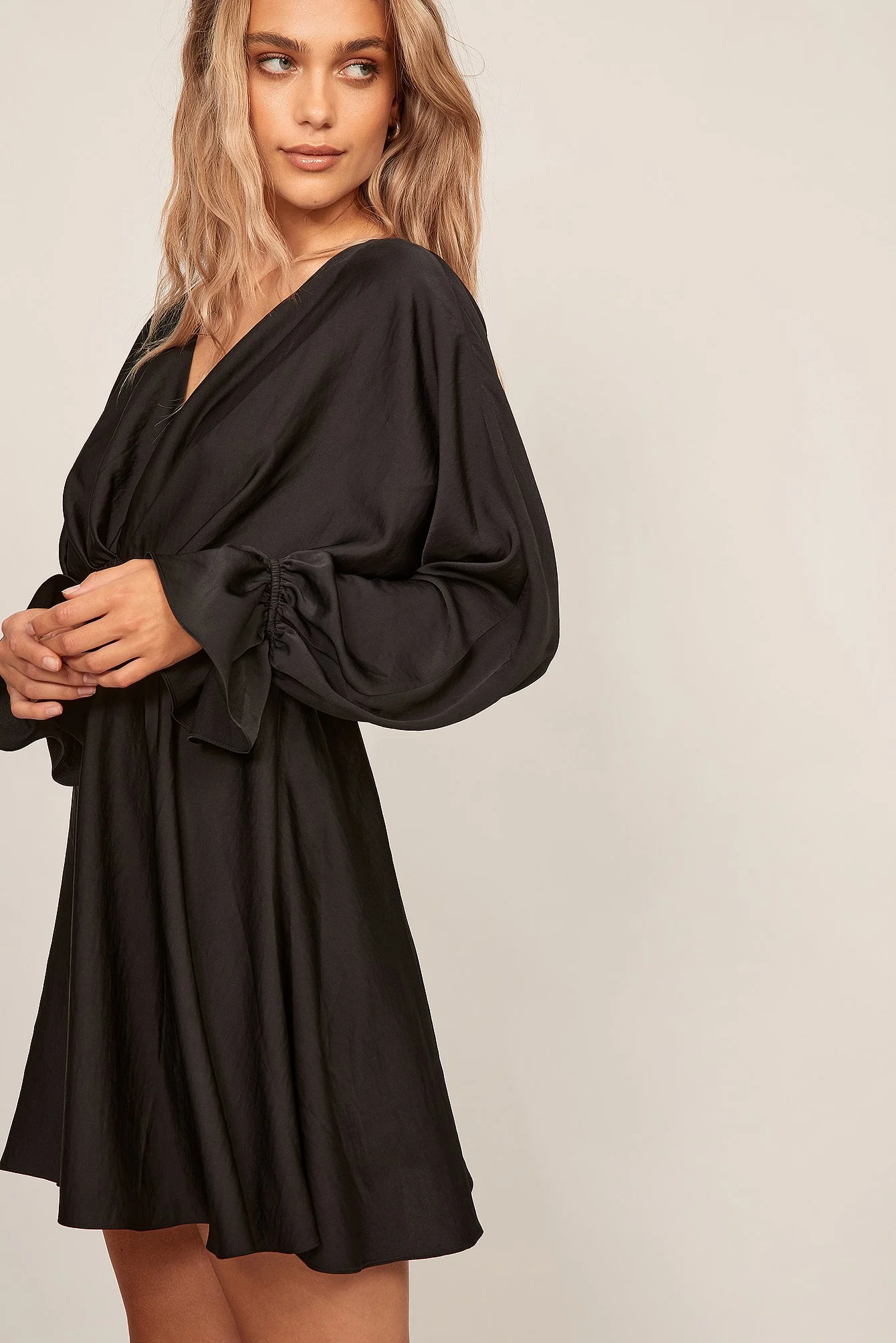 Fließendes Minikleid