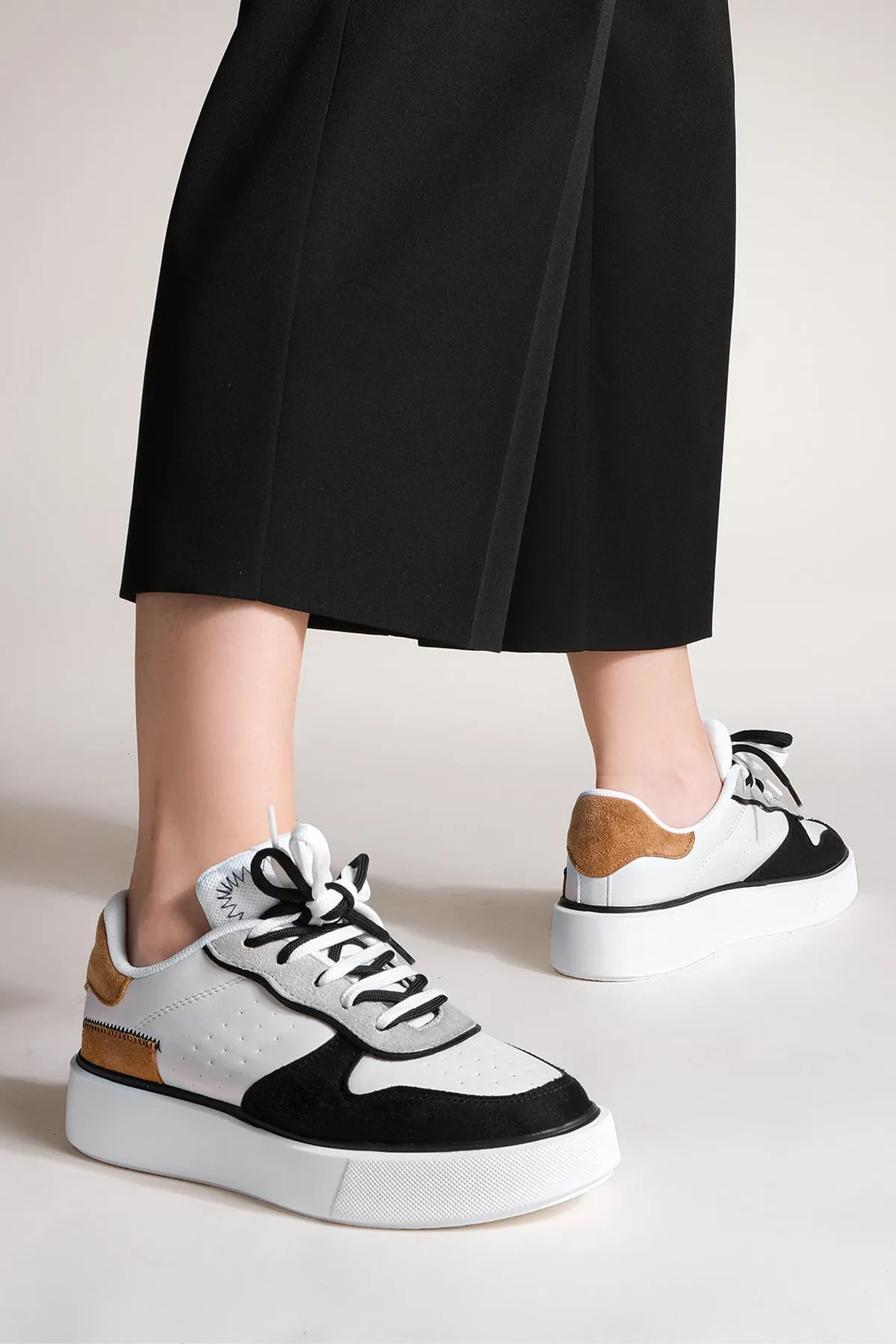 Marjin  Damen-Sneaker, hohe Sohle, Blockfarbe, Schnür-Sportschuhe, Pera weiß