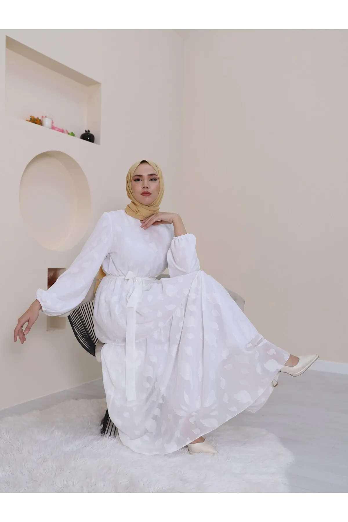 Modamorfo  Gefüttertes Kleid mit elastischem Taillengürtel und Gürtel