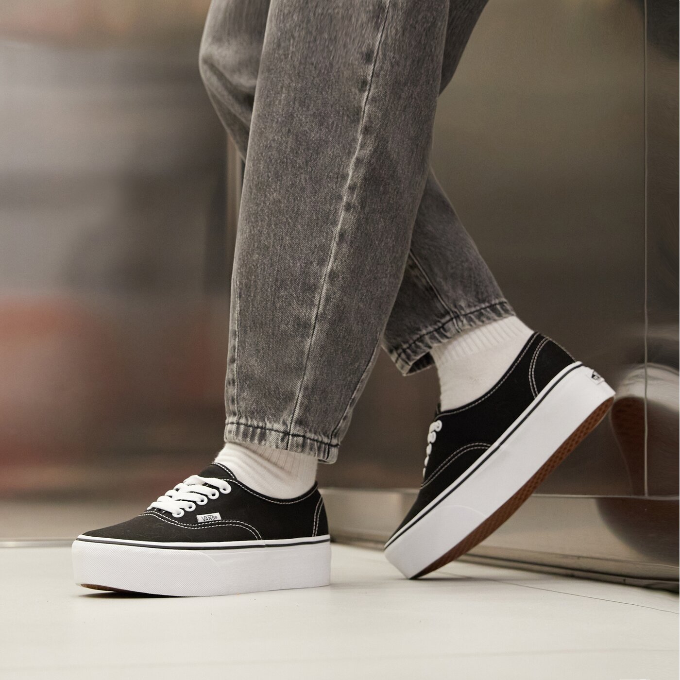VANS UA AUTHENTIC STACKFORM Schwarz