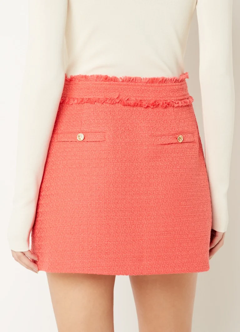 Minissaia NIKKIE Beverly Hills com efeito tweed e botões decorativos.