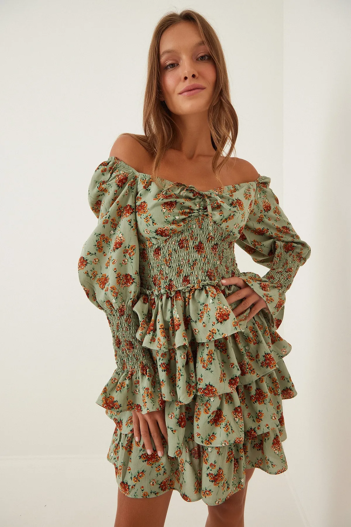 Happiness İstanbul  Grünes geblümtes Katkat-Rüschen-Mini-Sommerkleid für Damen FN02947