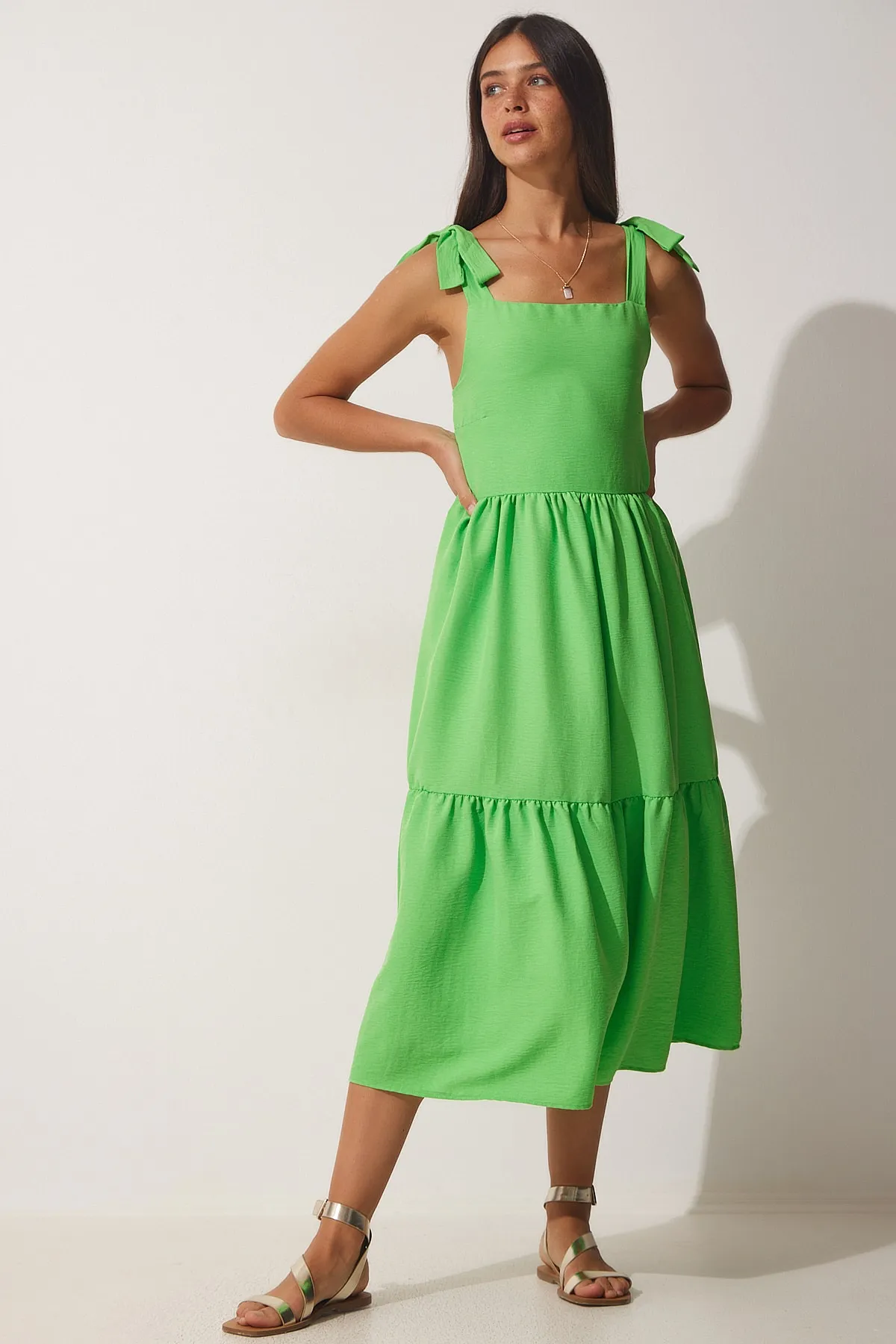Happiness İstanbul  Hellgrünes Sommer-Popeline-Trägerkleid für Damen ZH00030