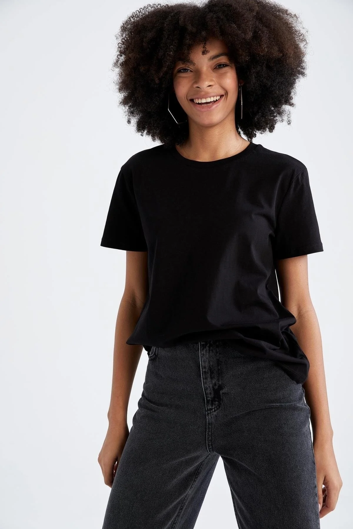 DeFacto  Kurzarm-T-Shirt aus 100 % Baumwolle mit normaler Passform und Rundhalsausschnitt