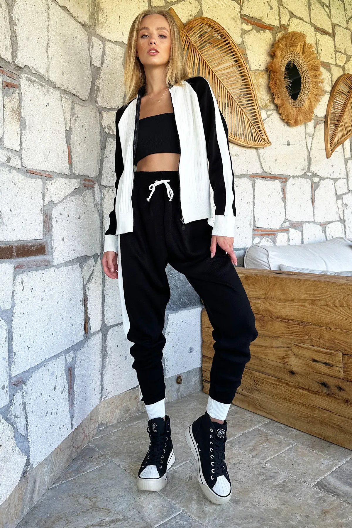 Trend Alaçatı Stili  Ecru-Schwarzes Farbblock-Strick-Bomberjacke- und Joggin-Hose-Oberteil- und Unterteil-Set für Damen Alc-X10996