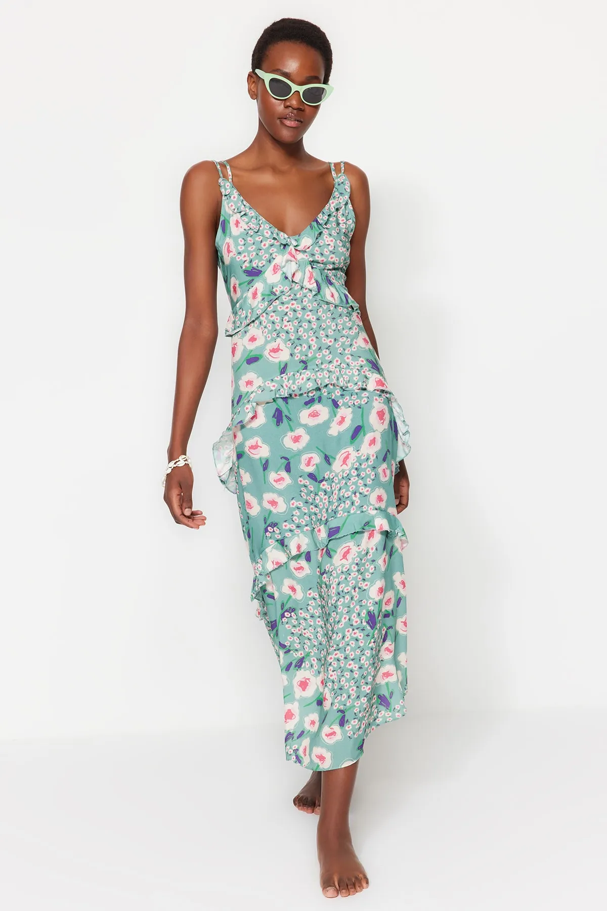 Trendyol Collection  Grünes Strandkleid mit Blumenrüschen TBESS21EL4222