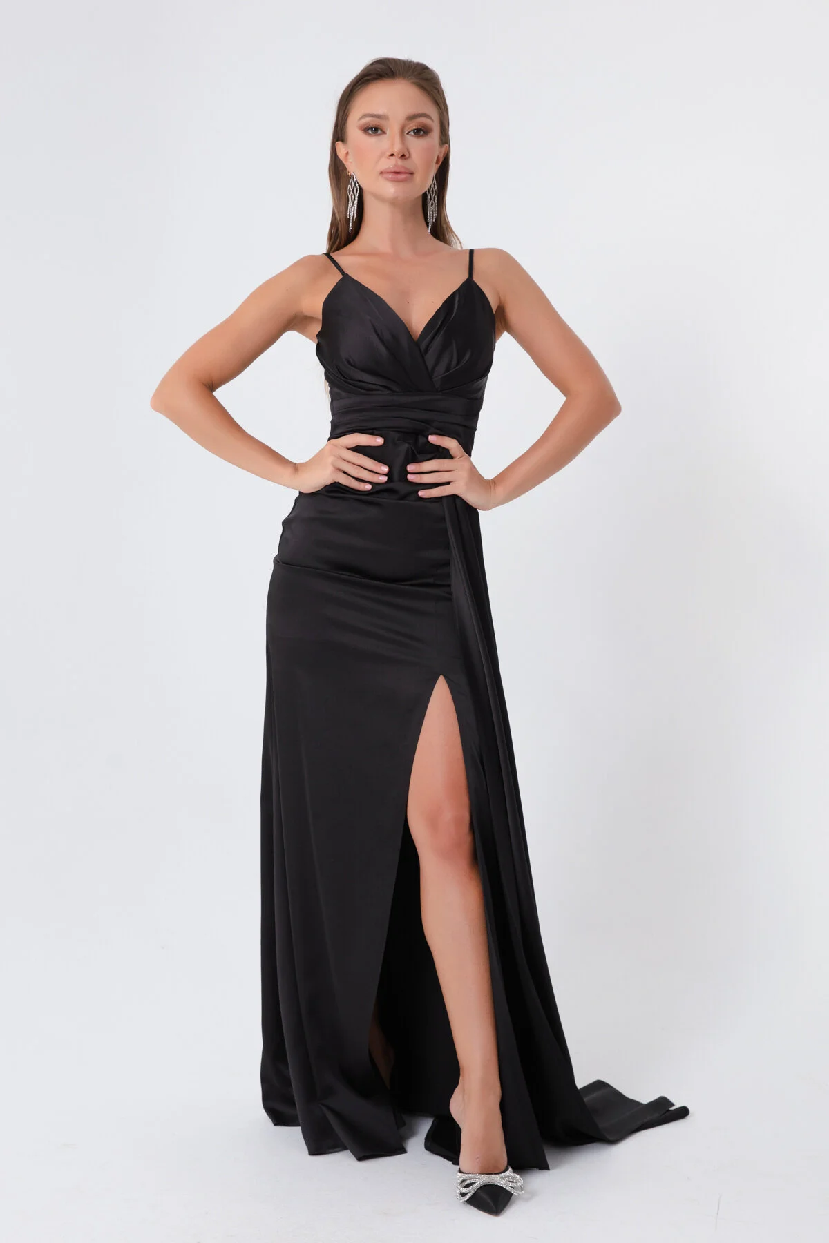Lafaba  Schwarzes langes Satin-Abendkleid und Abschlusskleid für Damen mit Trägern