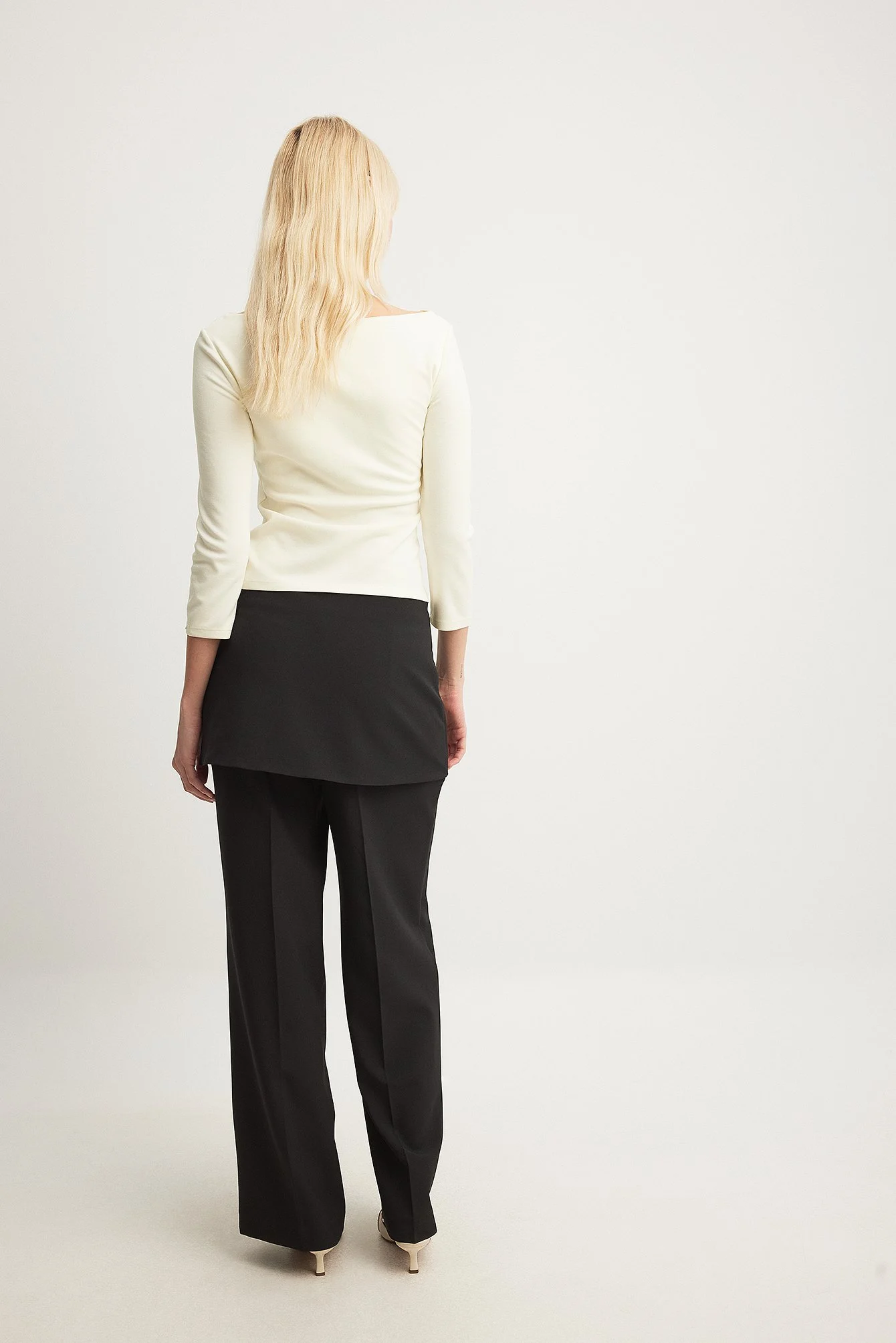 Gewebte Hose mit mittlerer Taille und Rockdetails