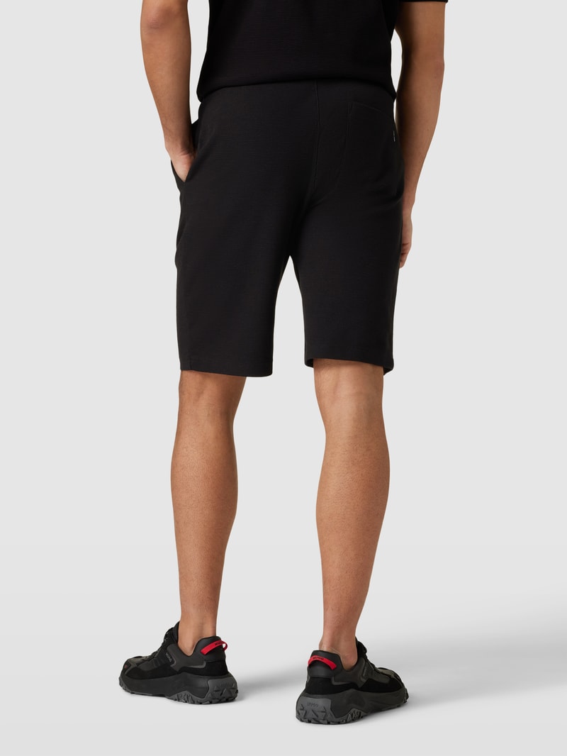 Shorts in unifarbenem Design Modell 'Waffle' in schwarz