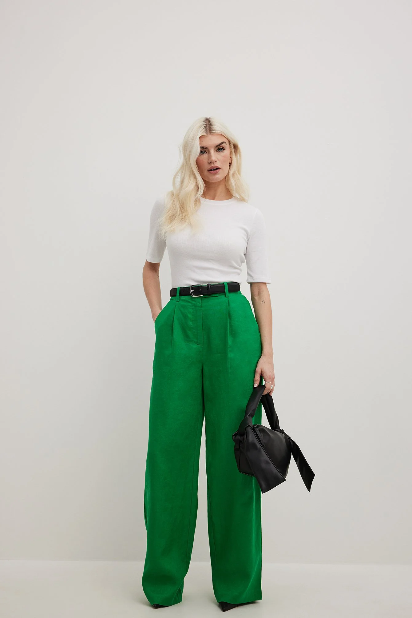 Leinenhose mit weiten Beinen