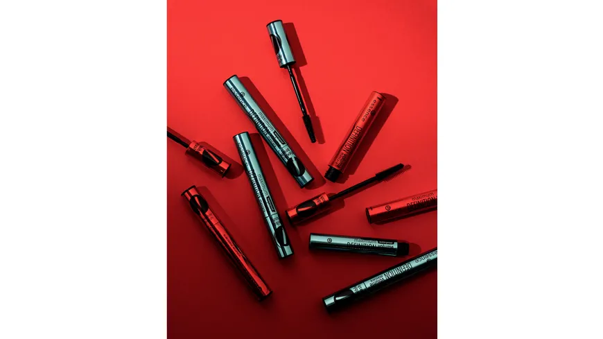 essence maximum DEFINITION waterproof volume mascara 8 ml
