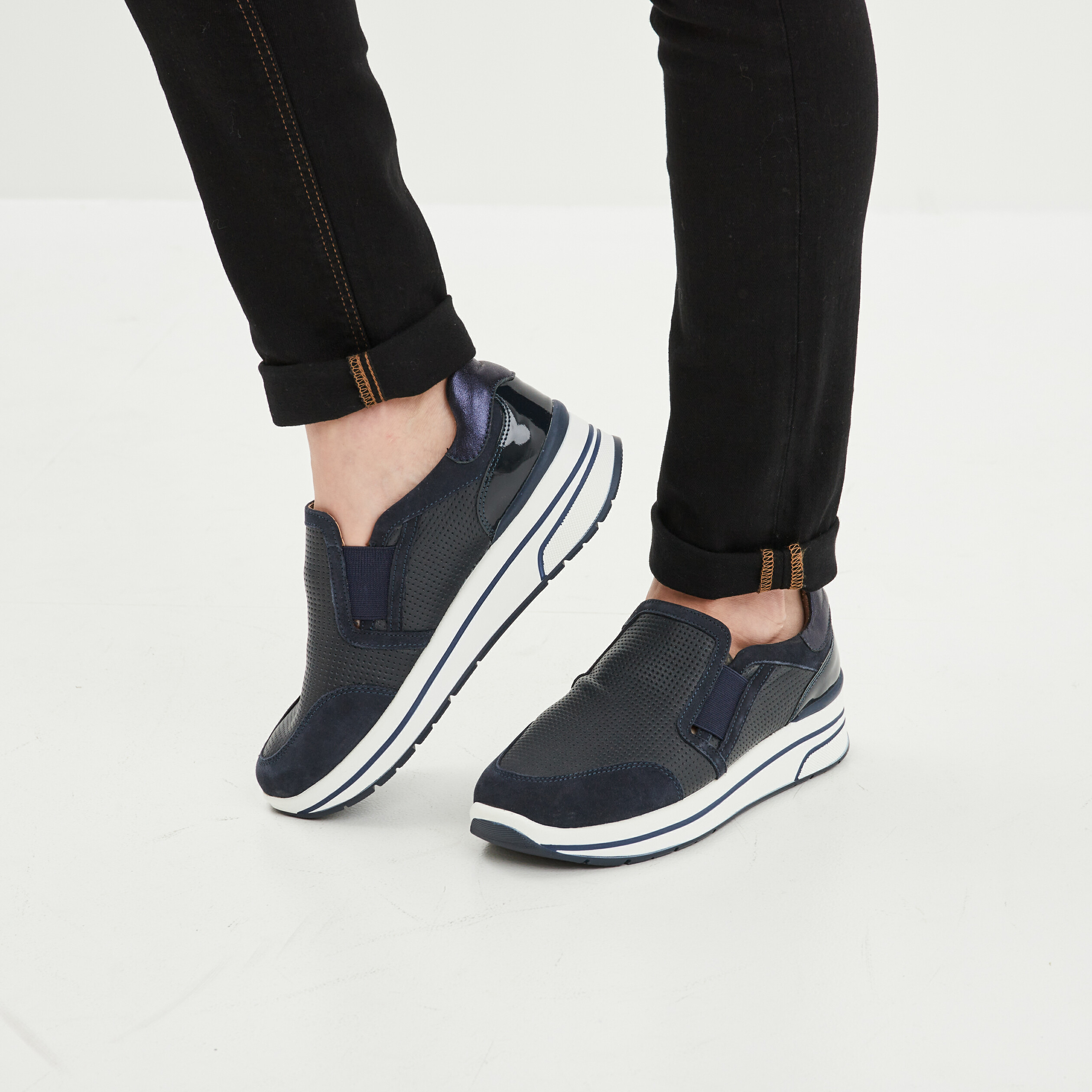 Loafers emboîtants en cuir pied large bleu marine femme | La Halle