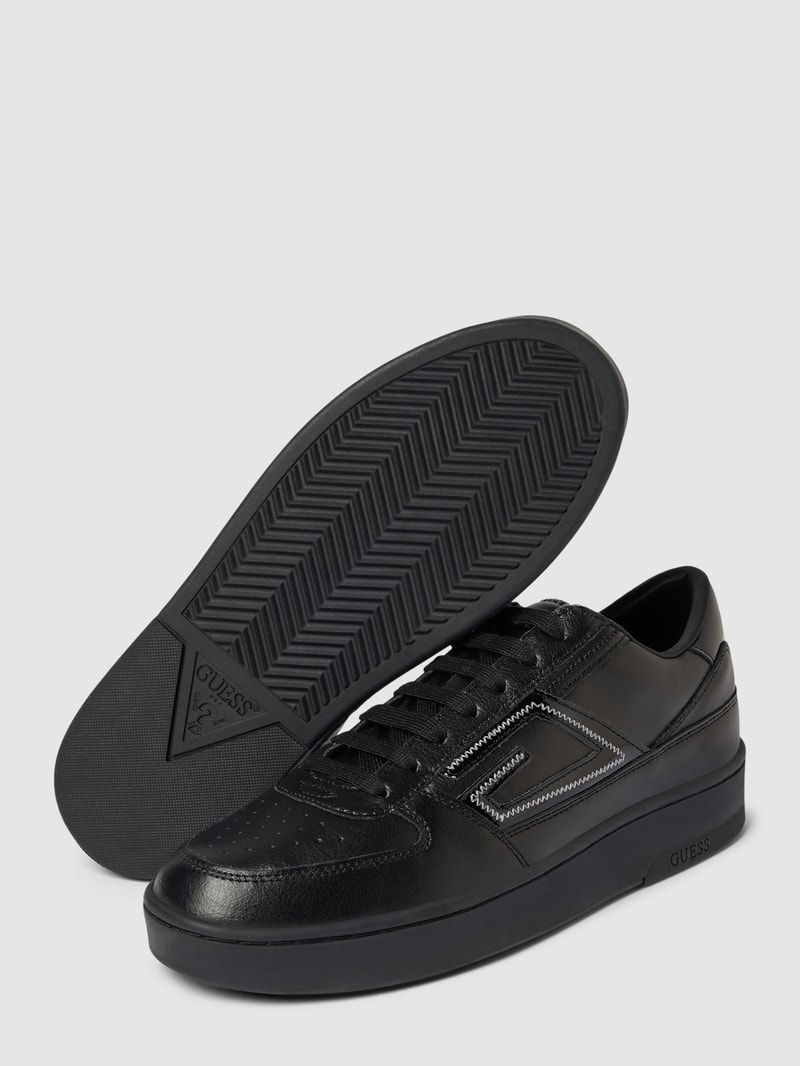 Sneaker mit Schnürverschluss Modell 'SILINA' in schwarz