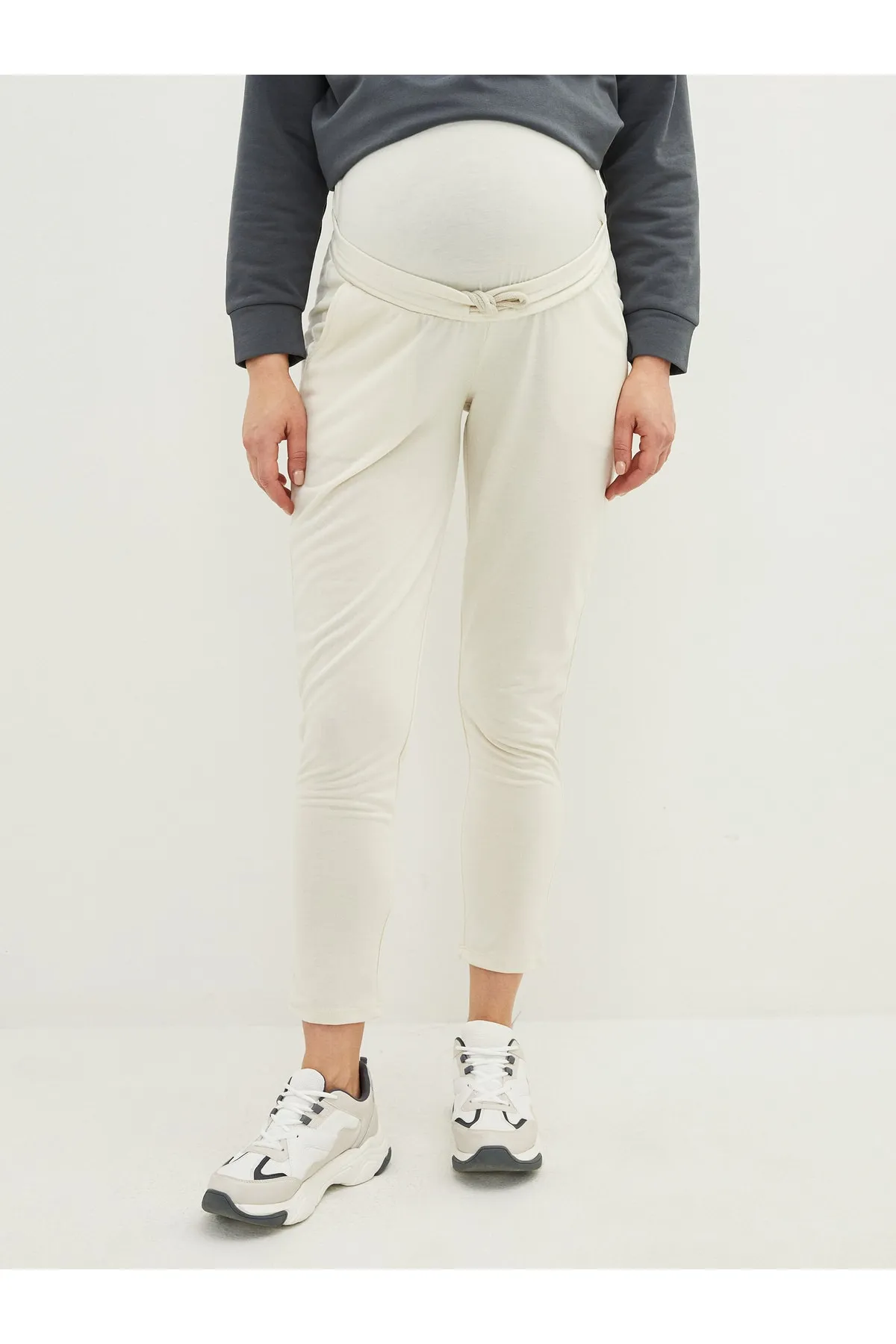 LC Waikiki  Jogginghose für Schwangere mit Baucheinsatz und geradem Taschendetail