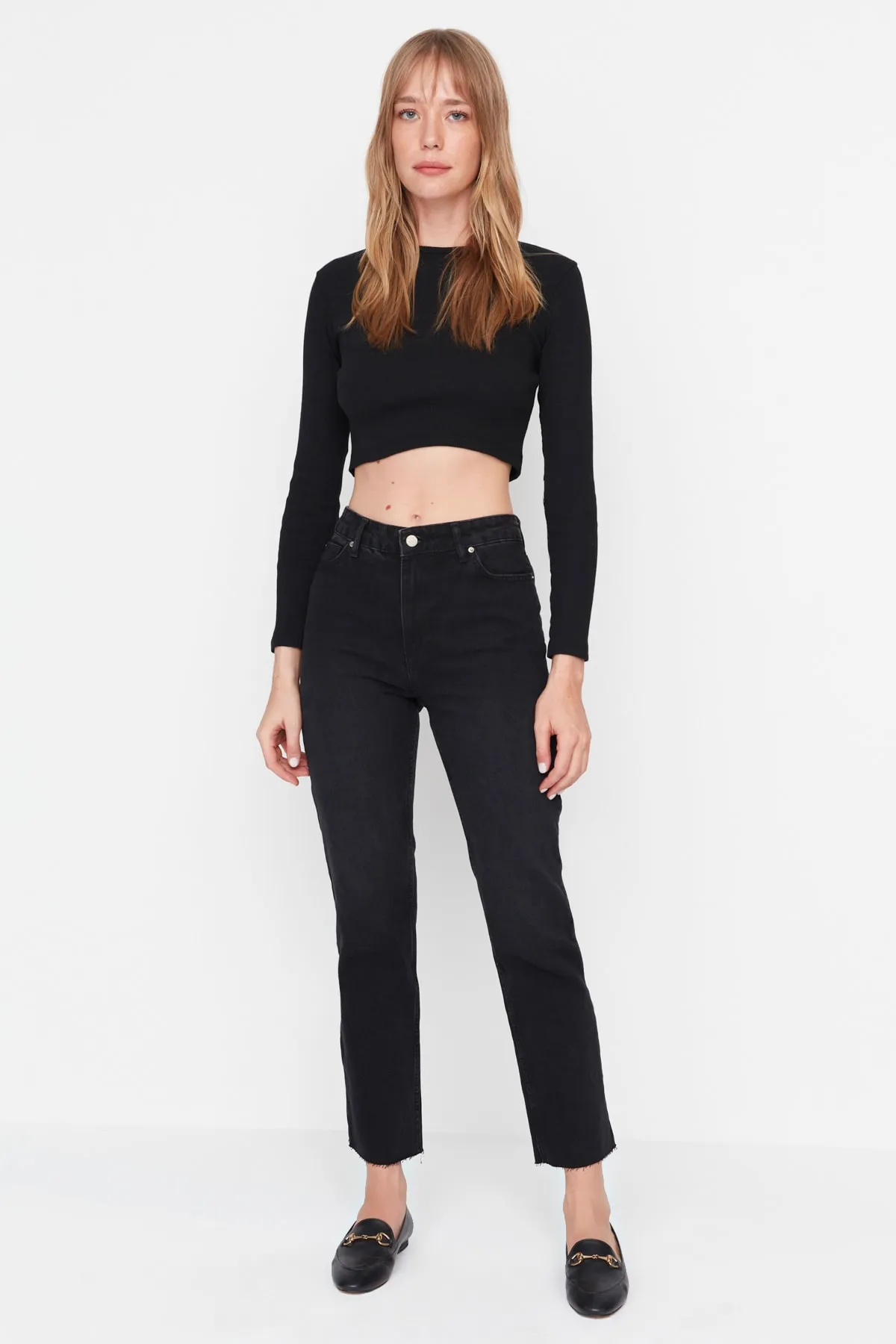 Trendyol Collection  Schwarze, nachhaltigere Bootcut-Jeans mit hoher Taille TWOAW23JE00351