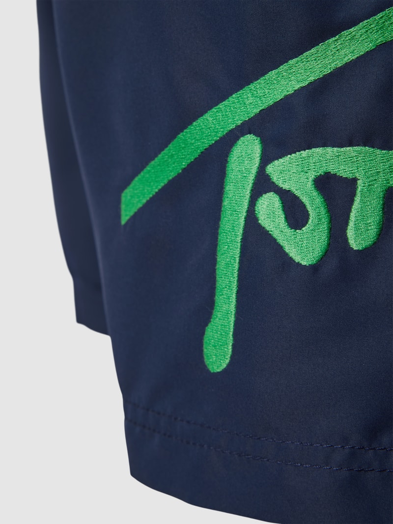 Badehose mit Label-Print in dunkelblau