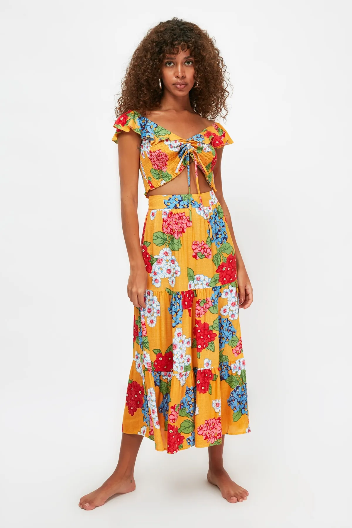 Trendyol Collection  Buntes Strandoberteil und -unterteil aus Viskose mit Blumenmuster, Set TBESS21AU0221