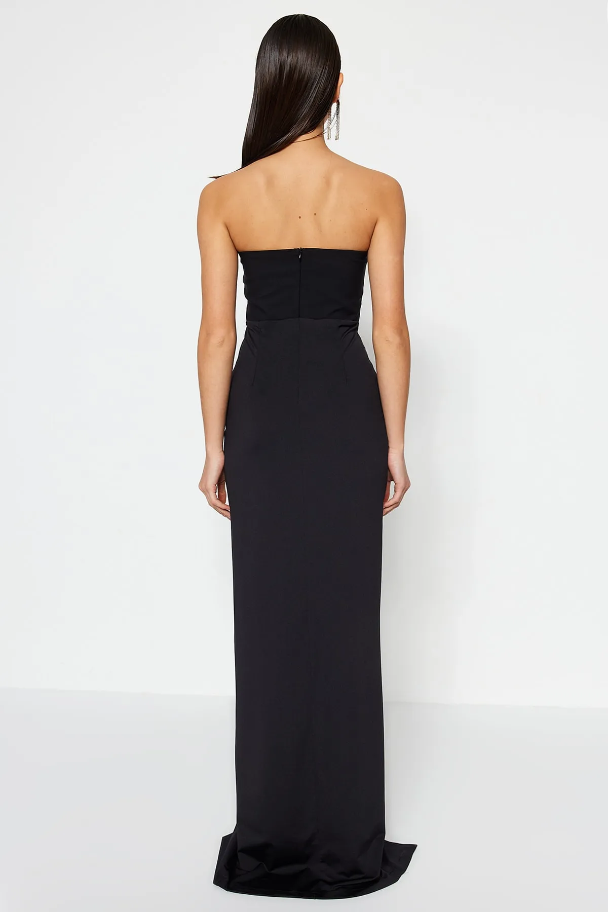 Trendyol Collection  Schwarzes, gefüttertes, gestricktes, langes Abendkleid mit Korsettdetail TPRSS23AE00167