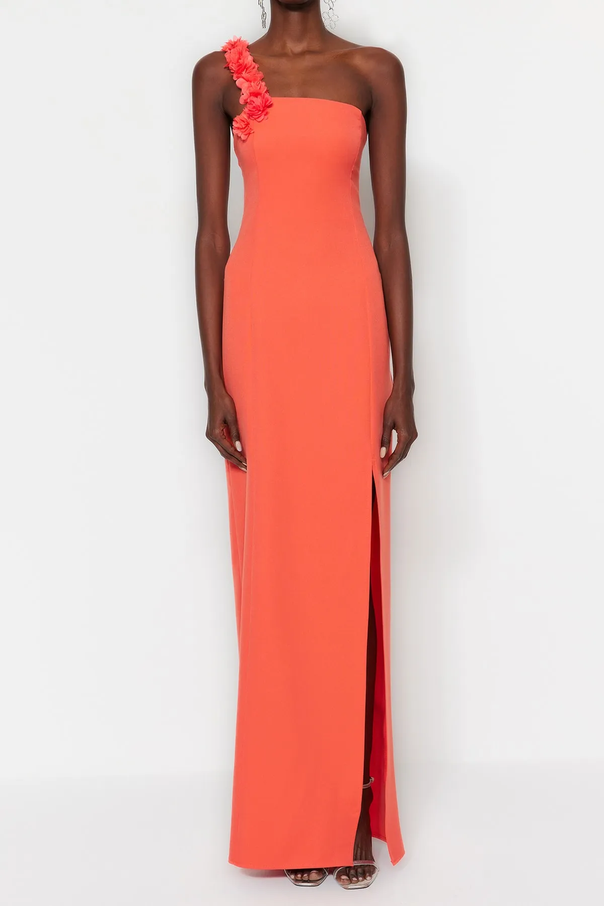 Trendyol Collection  Langes Abendkleid mit gewebten Granatapfelblüten TPRSS23AE00097
