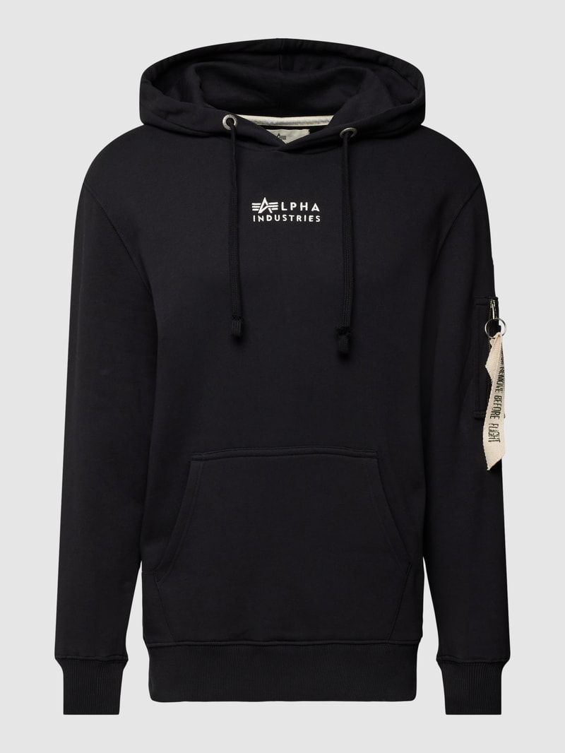 Hoodie mit Känguru-Tasche in schwarz