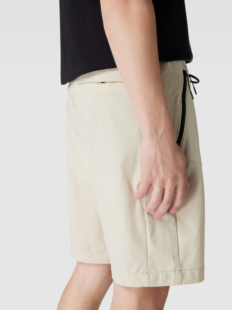 Shorts mit elastischem Bund in offwhite