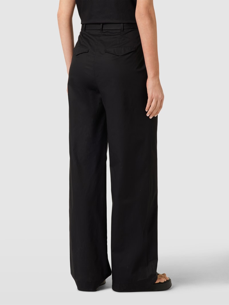 Hose mit Bundfalten in schwarz