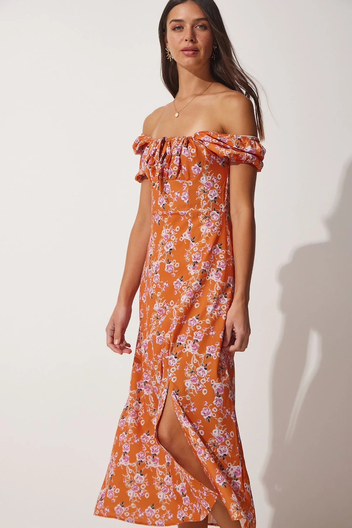 Happiness İstanbul  Orangefarbenes Damen-Sommerkleid mit gerafftem Kragen und floraler Satinoberfläche FF00125