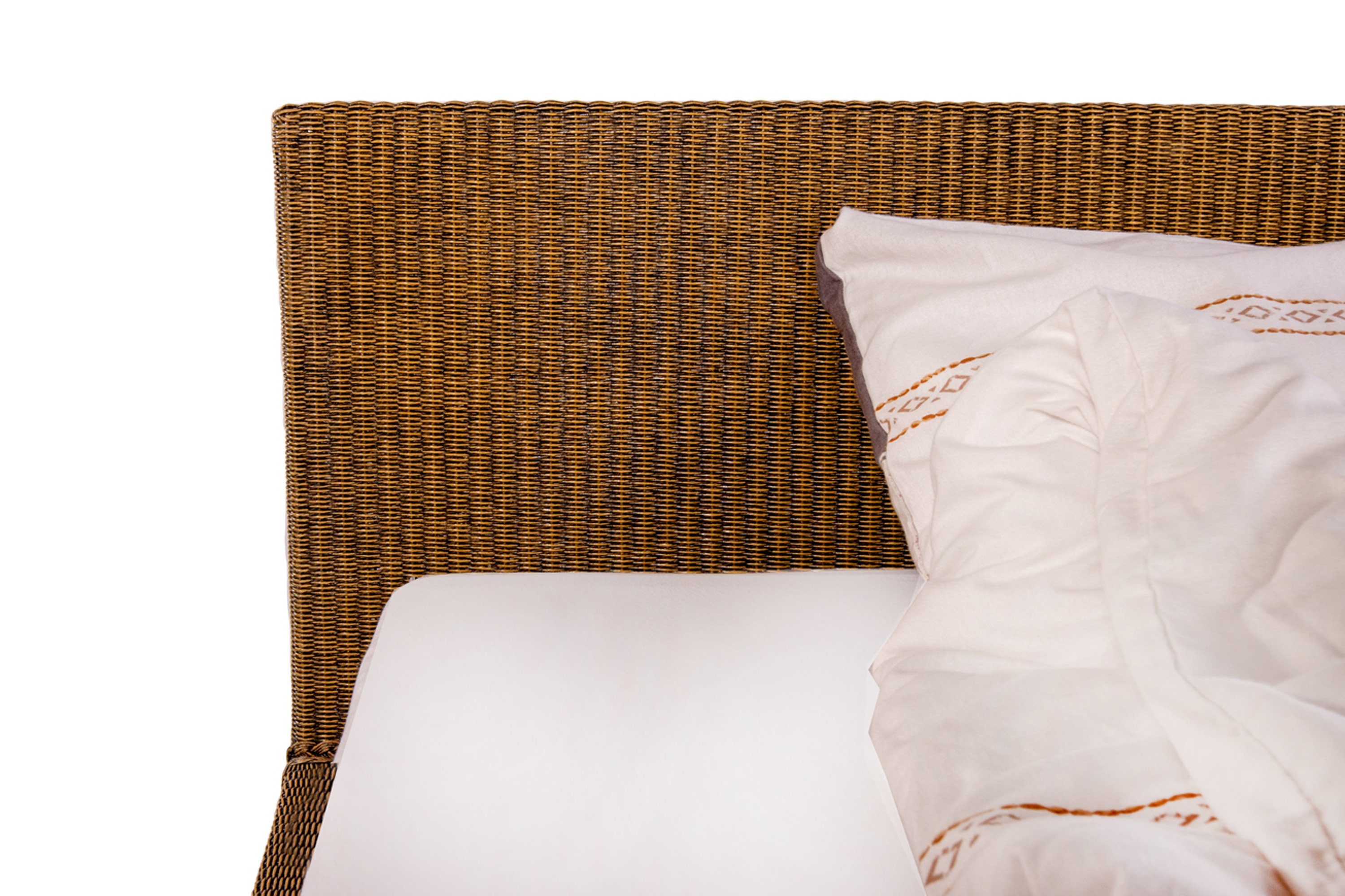 Junado® Massivholzbett Tunis, Korbbett aus Loom, aus Handarbeit und pflegeleicht