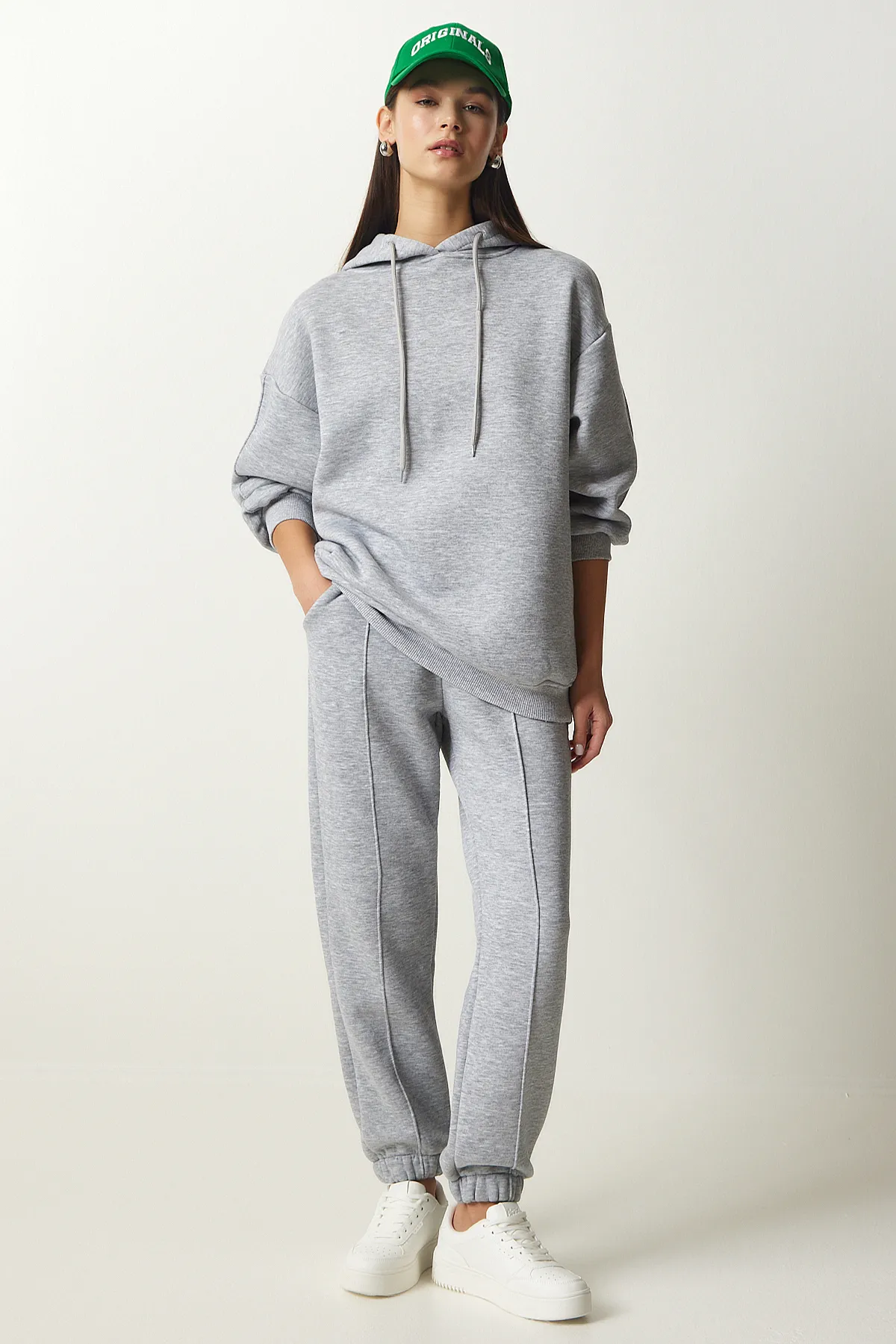 Happiness İstanbul  Graues Damen-Trainingsanzug-Set mit Schal und Kapuze, gestrickt, DD01279