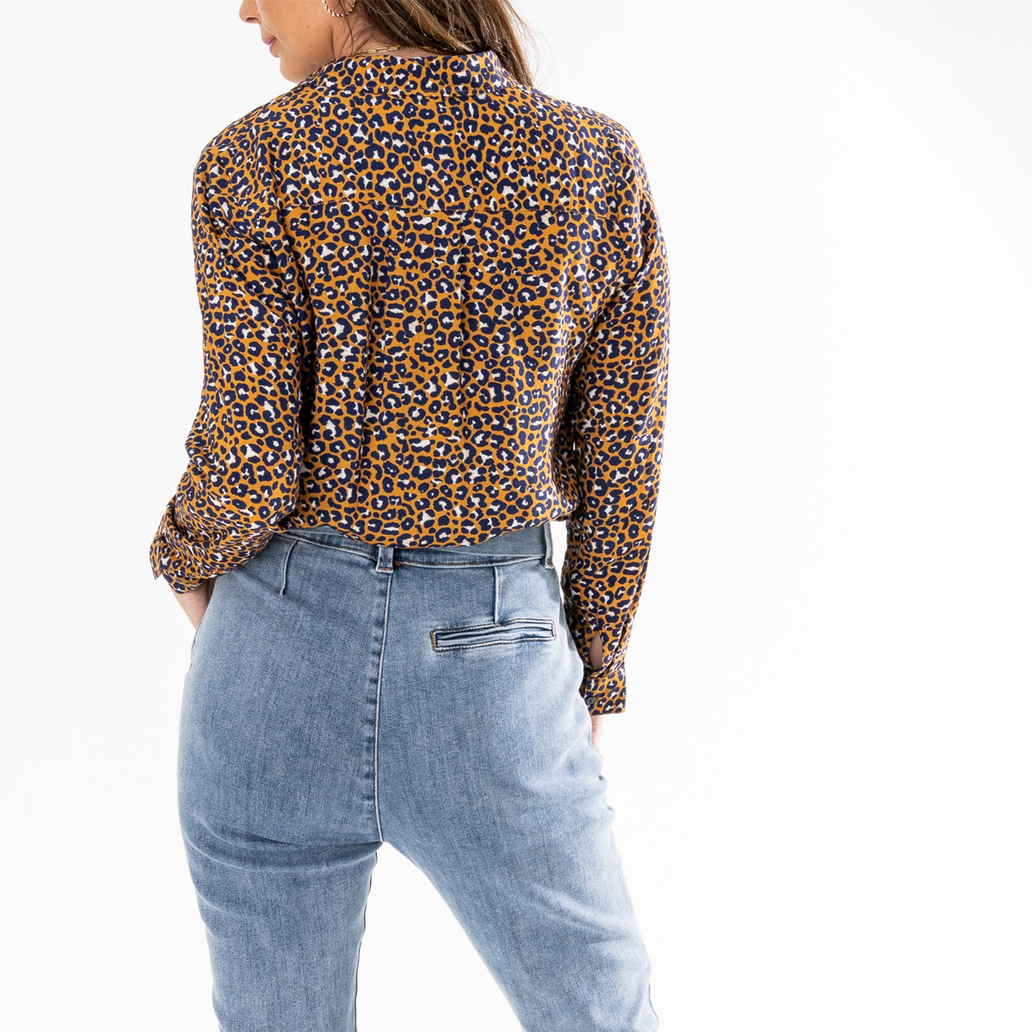 Chemise TEXTO camel à motif léopard bleu