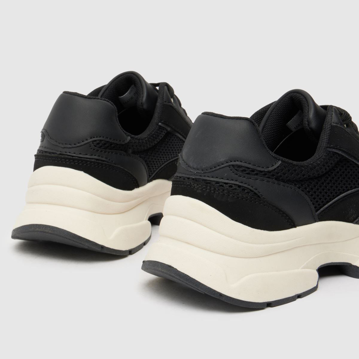 Schuh Maura – Svarta och vita grova sneakers