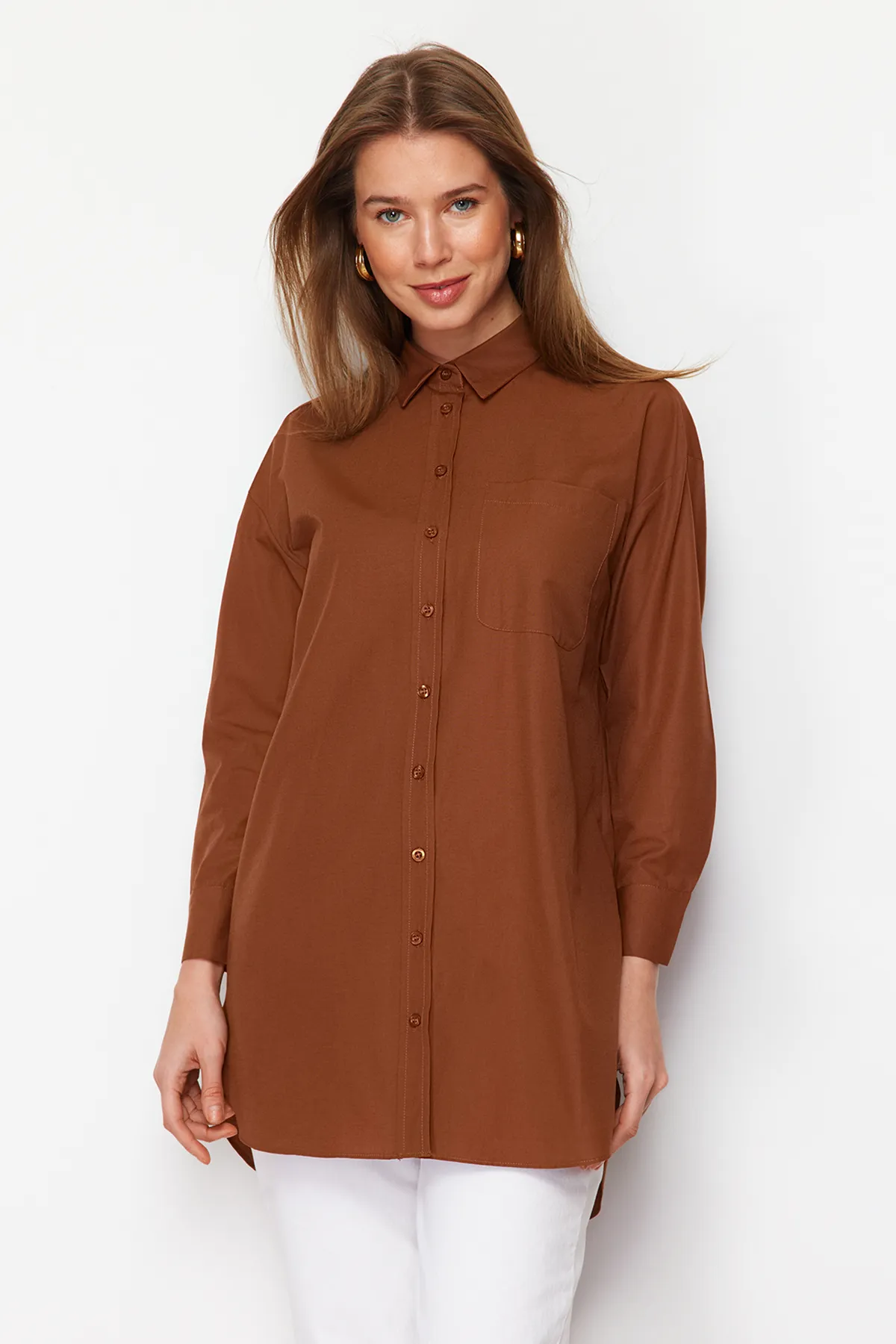 Trendyol Modest  Dunkelbraunes gewebtes Hemd mit Tasche und Schlitzdetail TCTAW22UK0080