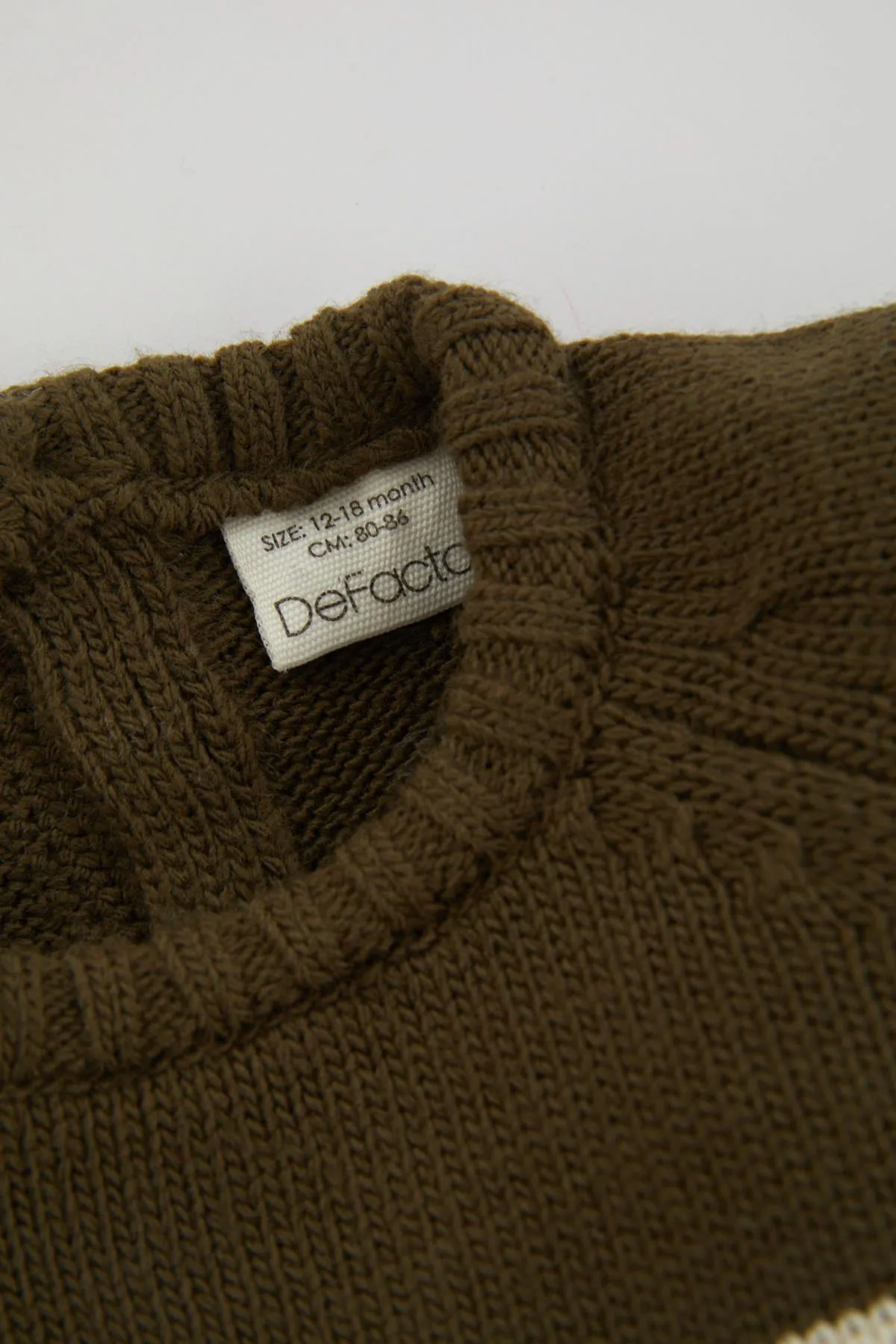 DeFacto  Baby-Jungen-Pullover mit Rundhalsausschnitt und Farbblockdesign
