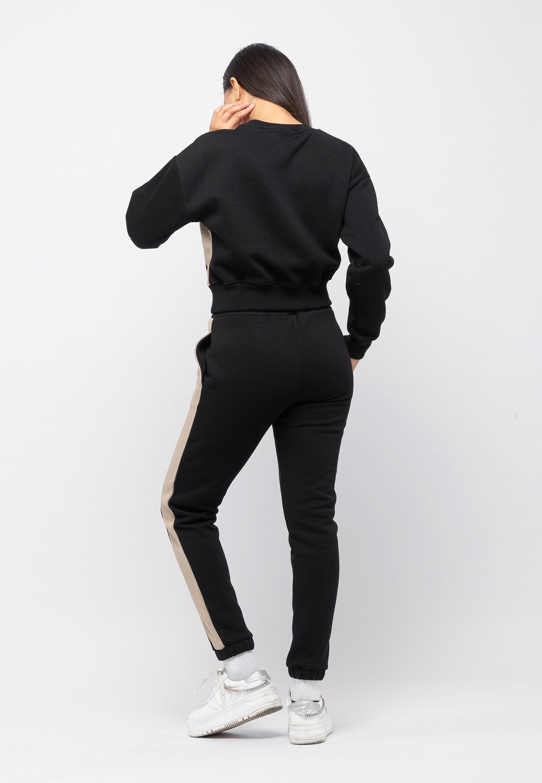 Tom Barron Freizeitanzug CASUAL REGULAR SIZE TRACKSUIT WITH CHEST EMBROIDERY, mit modernem Design