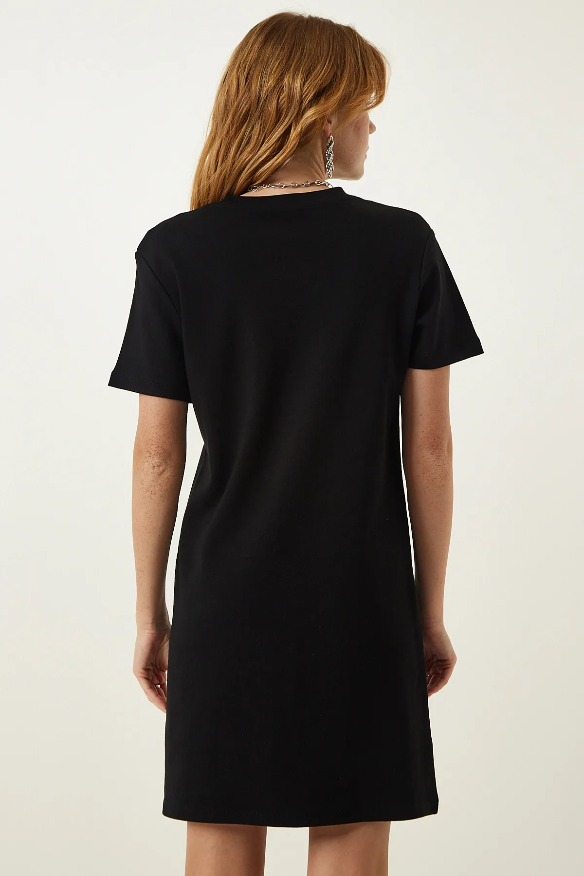 Happiness İstanbul  Schwarzes Damenkleid mit Rundhalsausschnitt und lässiger gekämmter Baumwolle OW00026