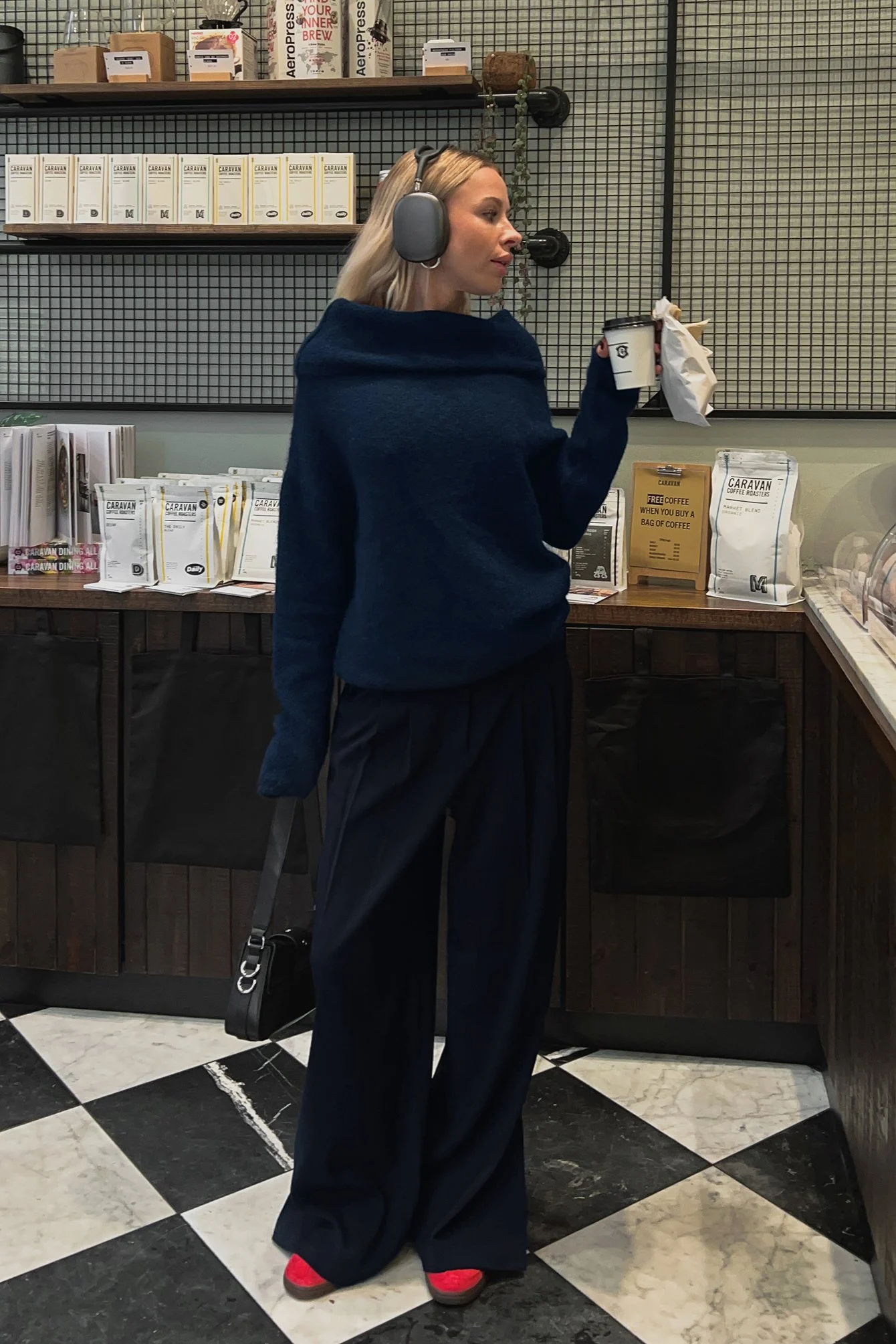 Weite Hose mit mittelhoher Taille