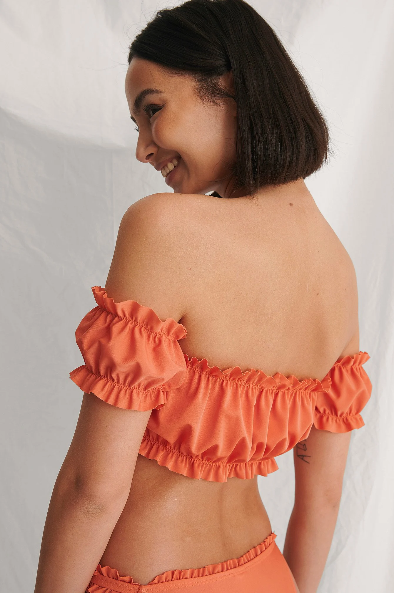 Gerüschtes schulterfreies Bikini-Top