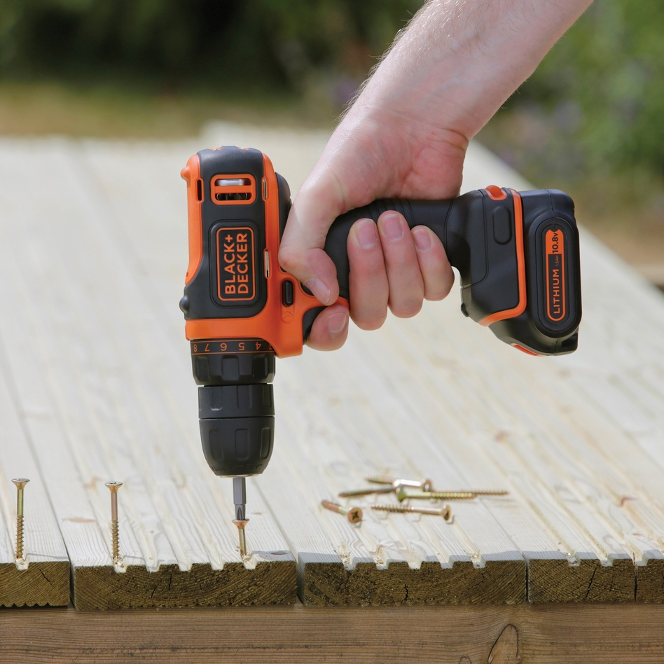 Black & Decker BDCDD12KB-QW akkus fúró-csavarozó 10,8 V 1,5 Ah lítium-ion akkumulátorral