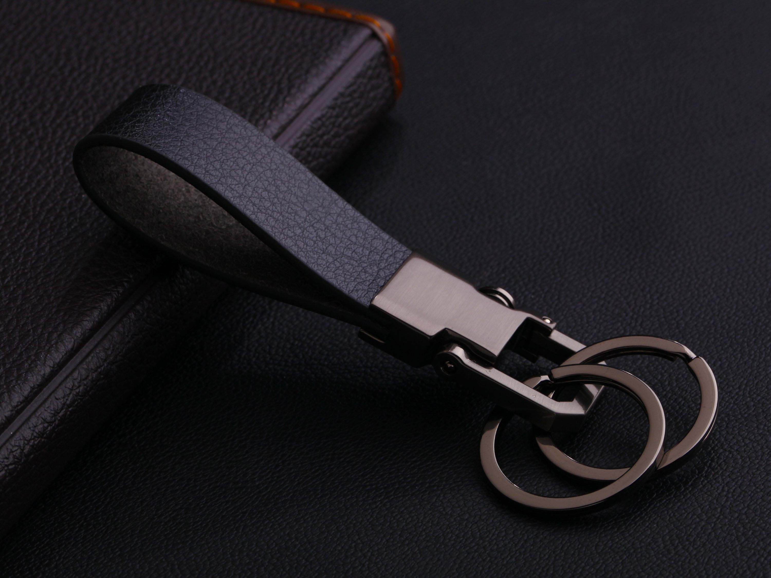 Cerbery Schlüsselanhänger Schlüsselanhänger aus Leder mit Ringen und Geschenkbox - Auto Geschenk Schlüsselband Schlüsselbund Schlüsselhalter Schlüsselring, Kunstleder