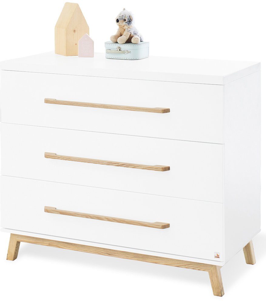 Pinolino® Babyzimmer-Komplettset Hilda & Riva, (Set, 4-St., Hausbett, Wickelkommode, Kleiderschrank, Wandregal), breit; Hausbett, Wickelkommode breit, 2-trg. Kleiderschrank & Wandrgal