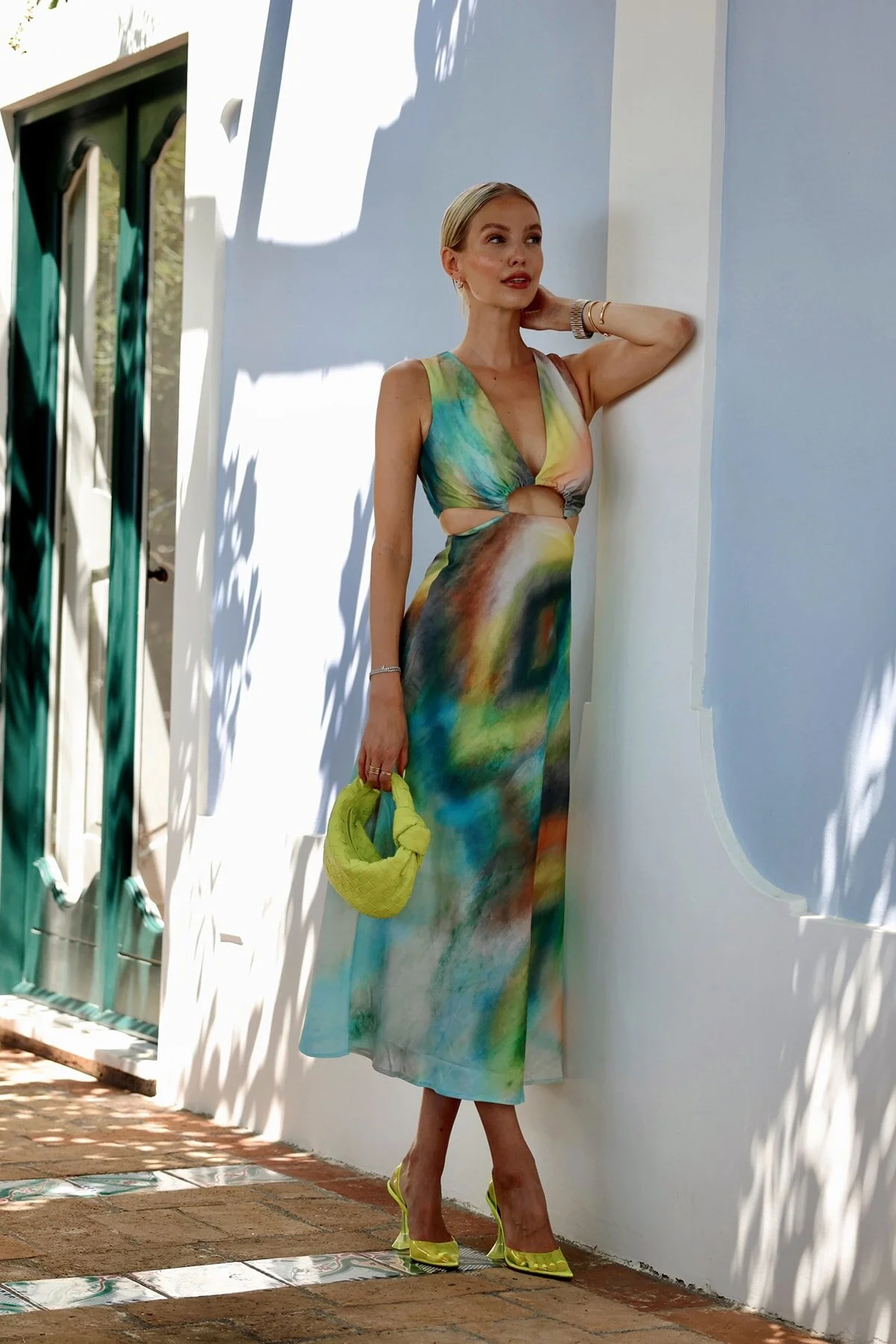 Trendyol Collection  Mehrfarbiges, gewebtes Kleid mit Bauchdetail TWOSS21EL3578