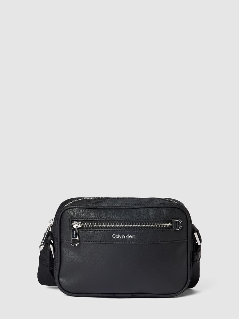 Umhängetasche mit Label-Details Modell 'CAMERA' in schwarz