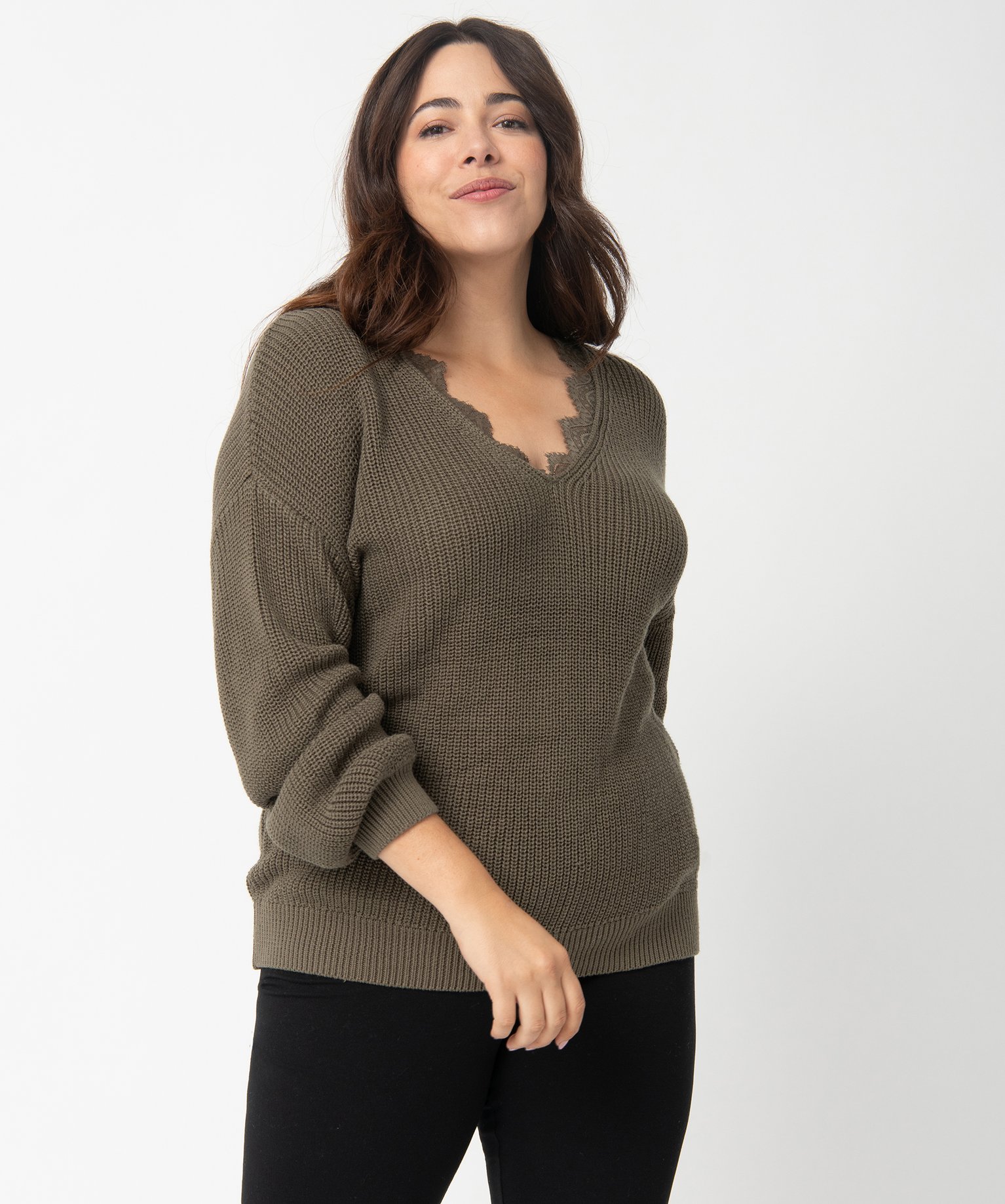 Pull femme grande taille avec décolleté V en dentelle kaki | GEMO