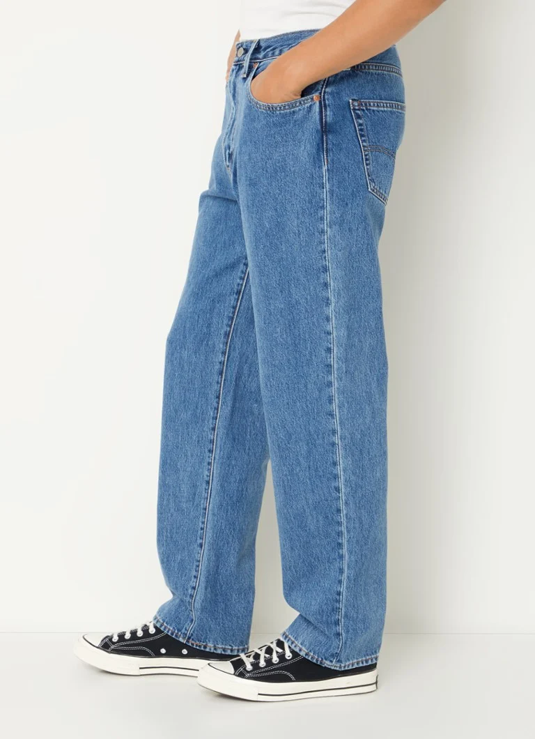 Calça jeans Levi's 568 de modelagem solta e lavagem média.