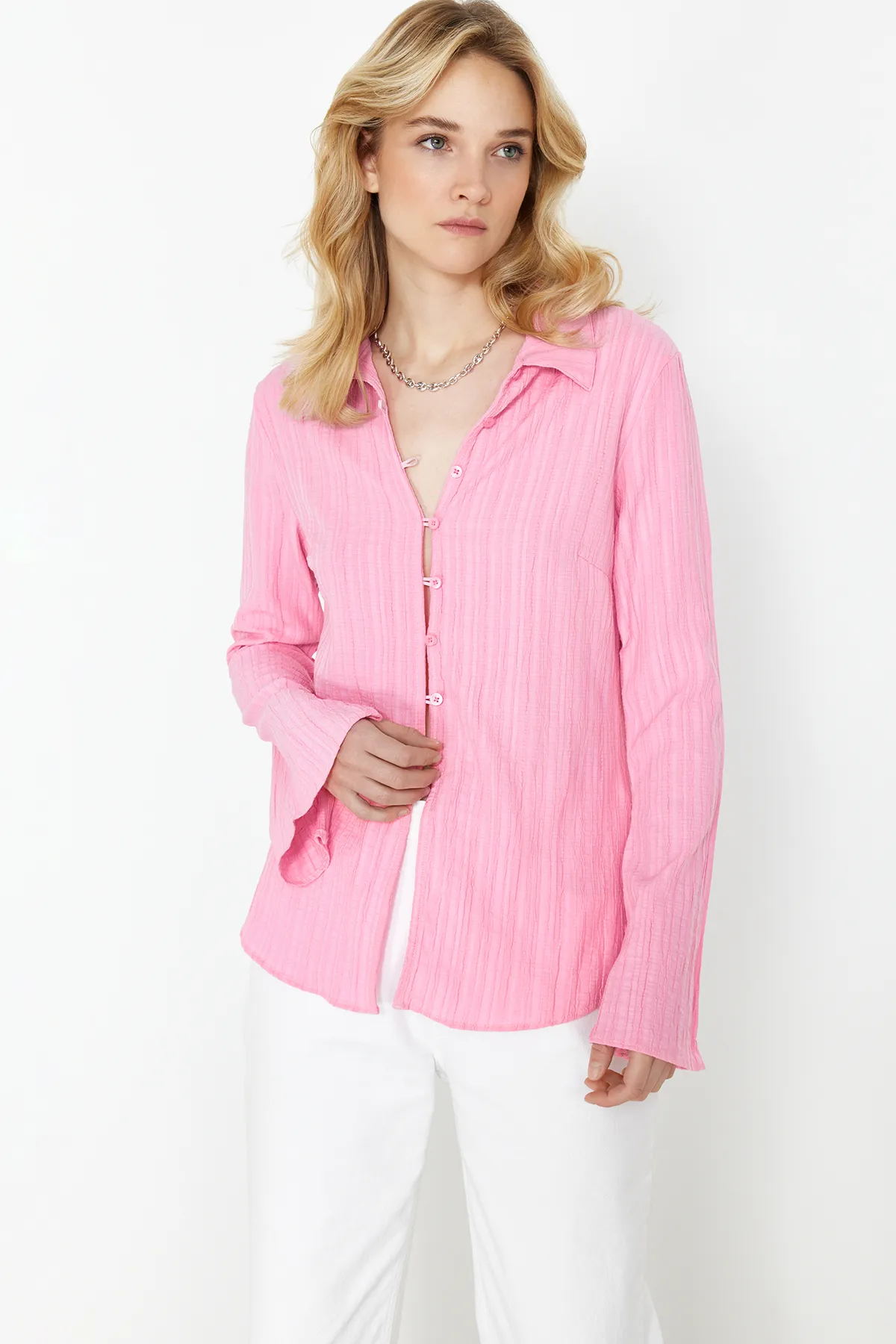 Trendyol Collection  Hellrosa gewebtes Hemd - Taillierte Taille, tailliert, Modell TWOSS24GO00002