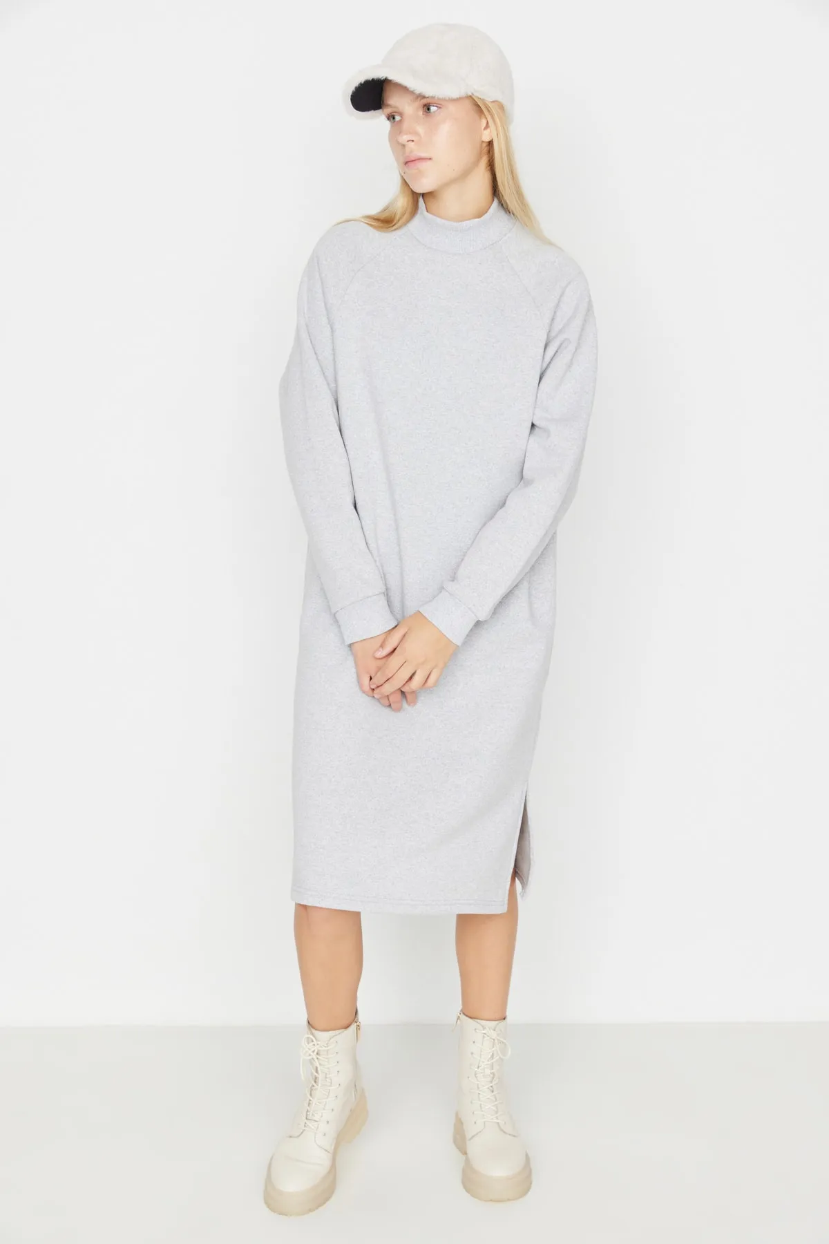 Trendyol Collection  Grau meliertes blaues Midi-Strickkleid mit Schal TWOAW23EL00713