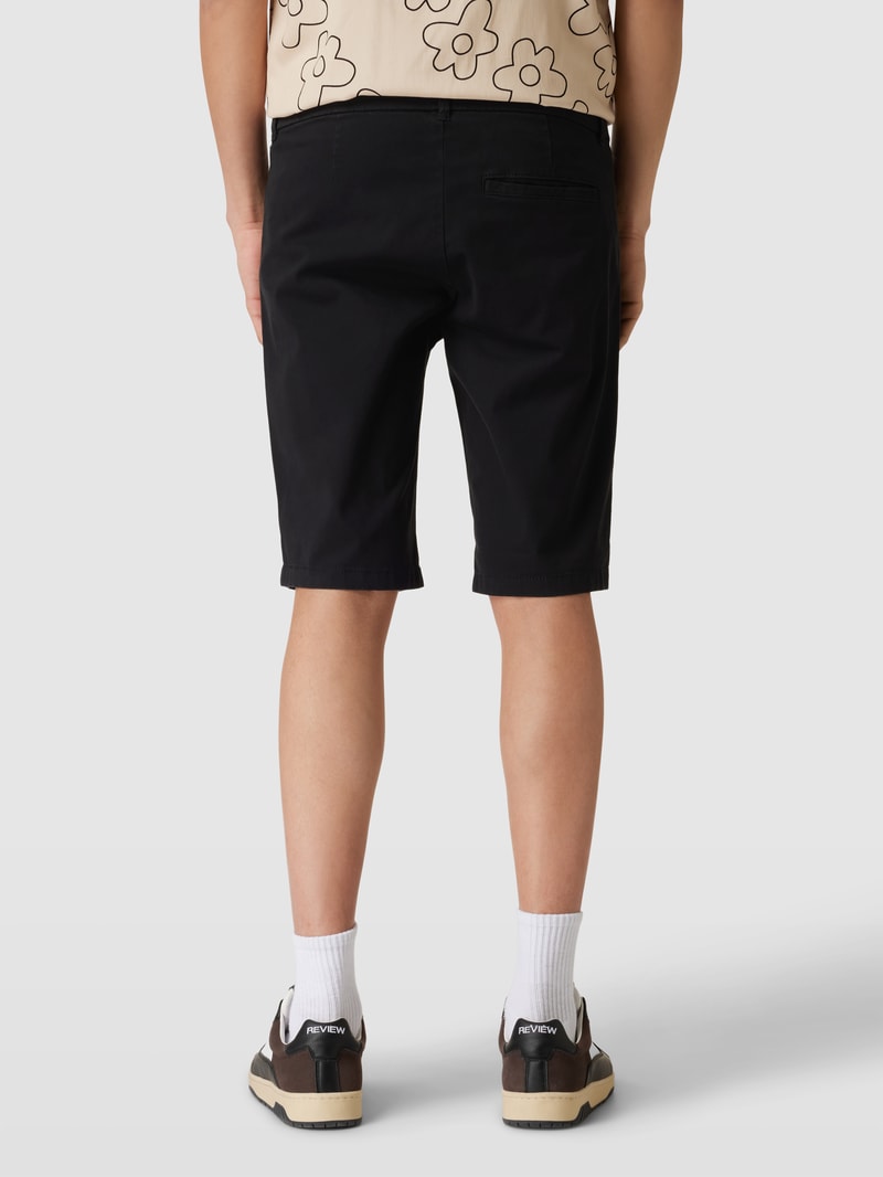 Slim Fit Chino-Shorts mit Eingrifftaschen in schwarz