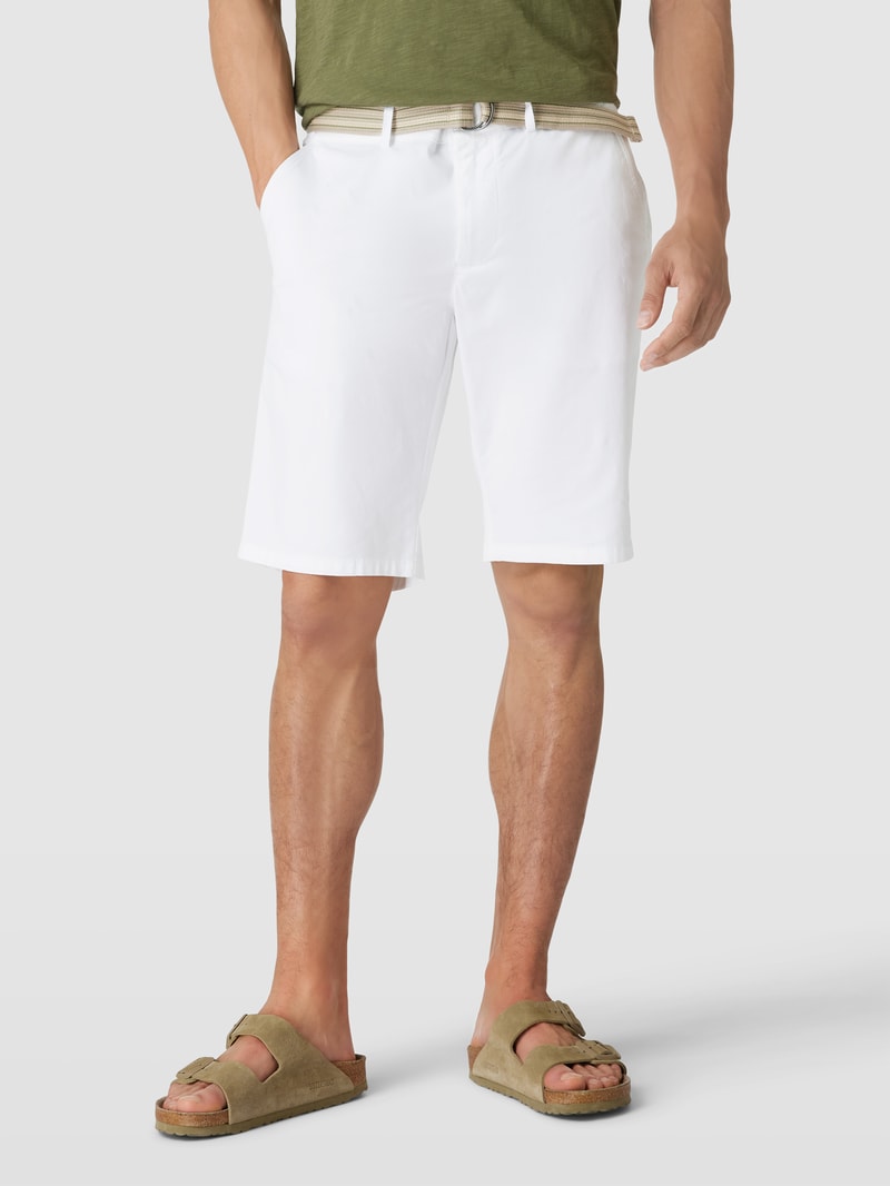 Bermudas mit Stoffgürtel in weiß