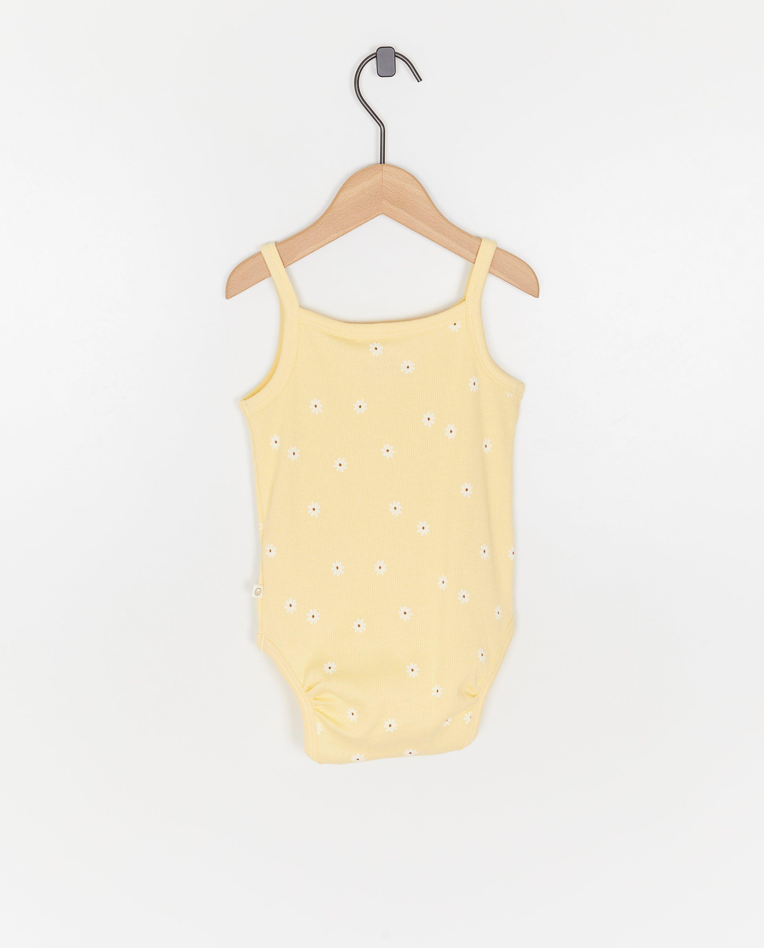 Salopetă Cuddles and Smiles cu imprimeu floral galben